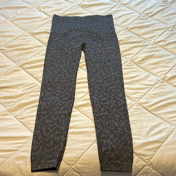 Bagatelle Collection Seamless Ponte Leggings Black/Grey Cheetah Print, Sz S - Picture 1 of 7
